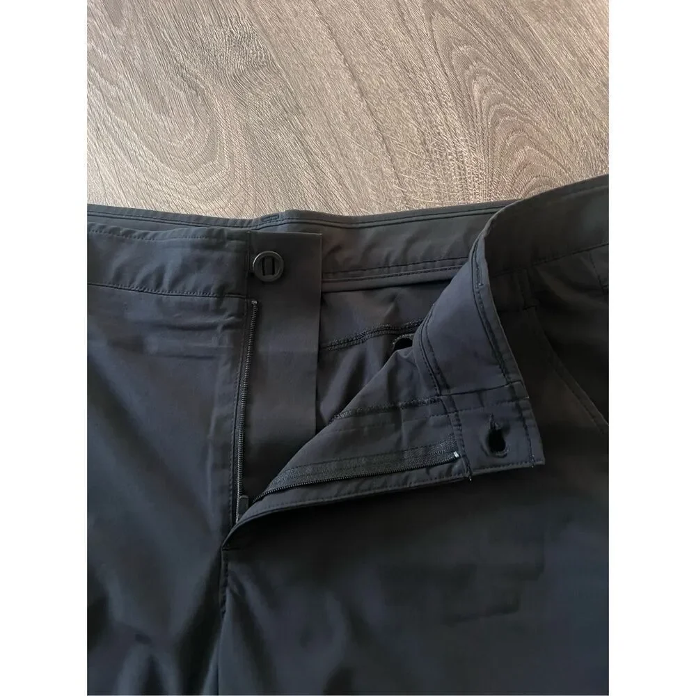 Under Armour Mantra Cargo Shorts Mens 38 Black Hybrid Lightweight Pockets